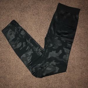 NWT • Black Camo Print Leggings